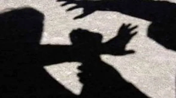 घरेलू विवाद में पति ने पत्नी-बेटे का गला रेता