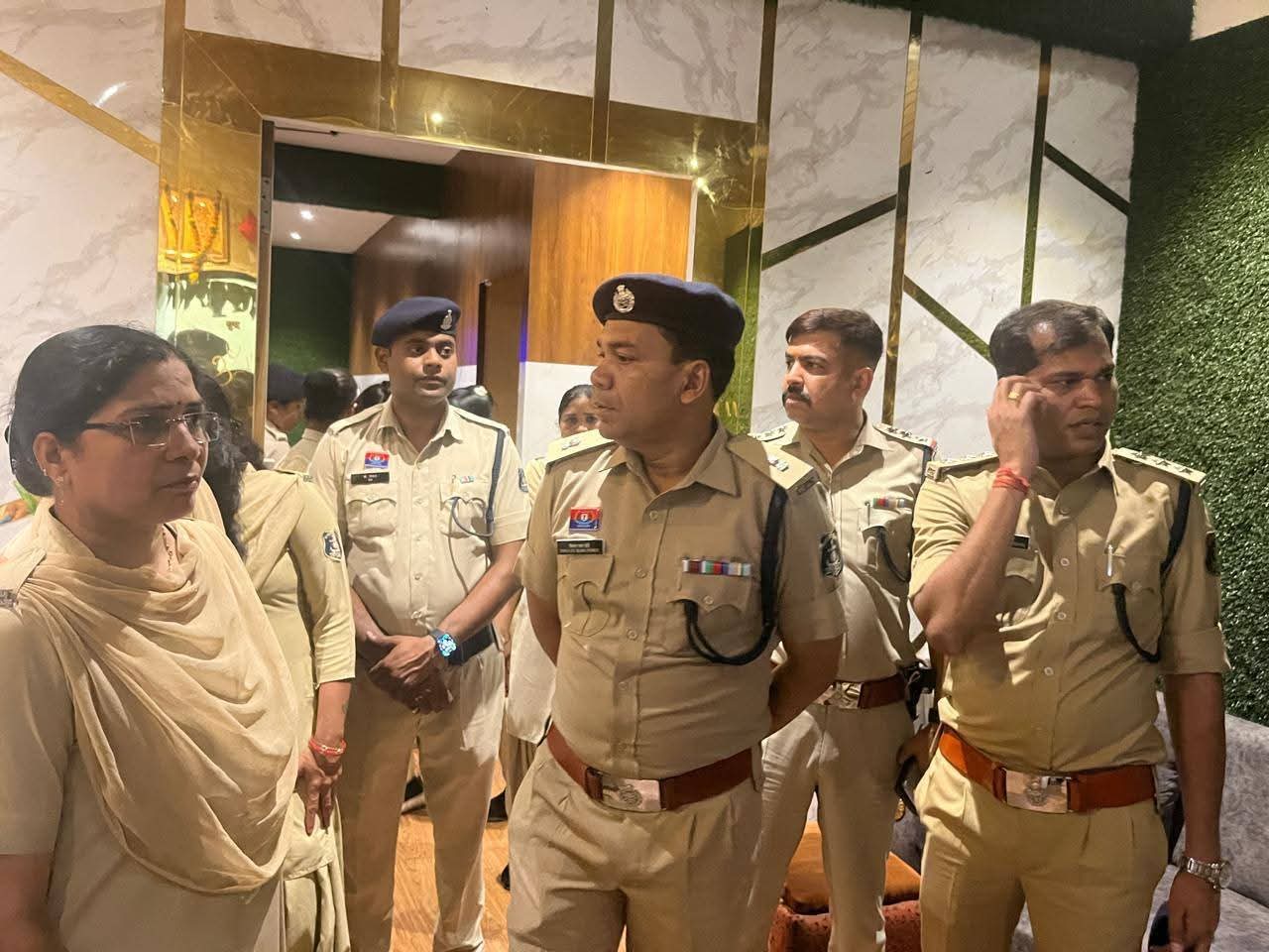 रायपुर पुलिस की बड़ी कार्रवाई: 80 से अधिक स्पा सेंटरों पर एकसाथ छापेमारी