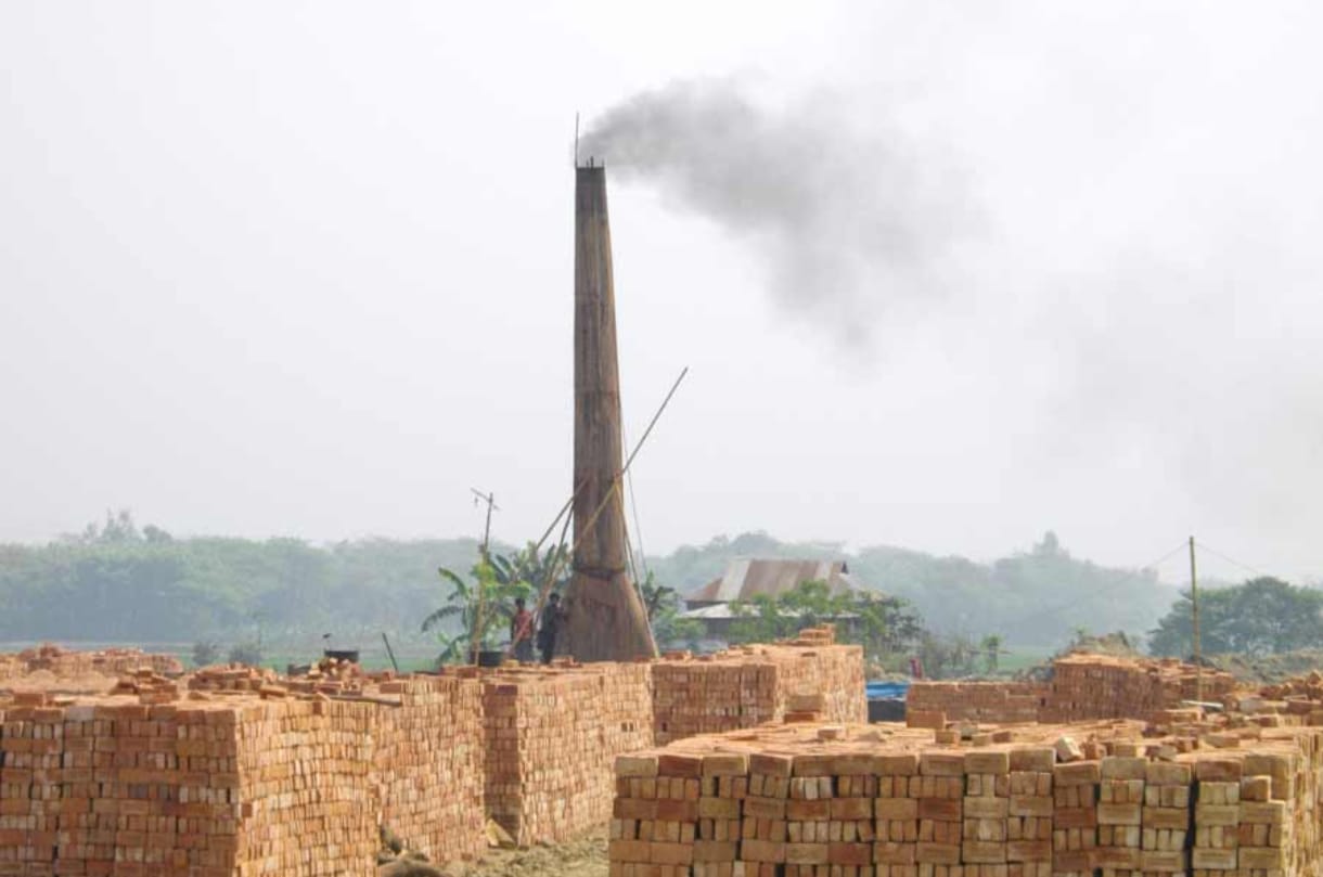 कोरिया के सोनहत में धधक रहे अवैध ईंट भट्टे, जंगल और पर्यावरण पर गंभीर संकट