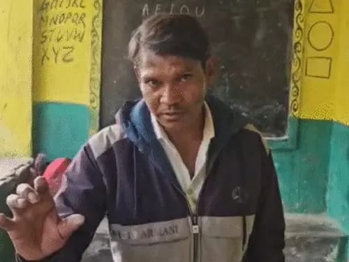 बच्चों के सामने शराबी शिक्षक, शिक्षा व्यवस्था पर उठे सवाल,स्कूल बना शराबखाना, नशे में शिक्षक पहुंचा कक्षा में…!