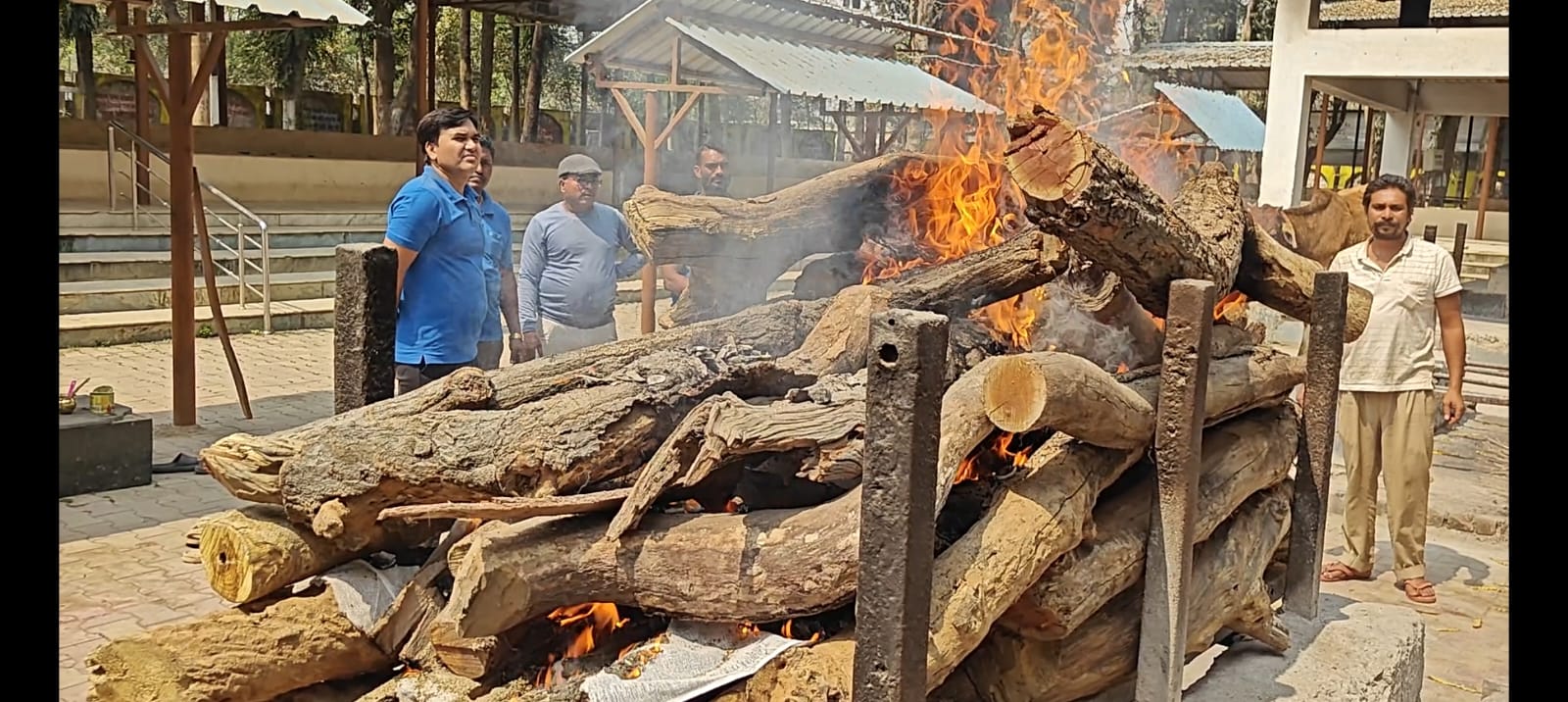गरीबी के बीच टूटा परिवार, संस्था ने निभाया इंसानियत का फर्ज